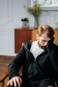 Tras la muerte de mamá en un hogar de ancianos, los hijos se enteran de que vendió la casa por $1 y no pueden heredarla - Historia del día