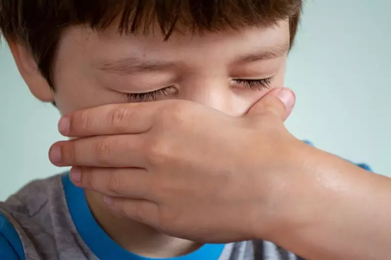 Kobieta odkrywa, że nie jest biologiczną matką swojego 7-letniego syna, ani jej mężem ojcem - Historia dnia
