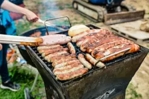 Moja córka powiedziała coś na naszym grillu 4 lipca, co ujawniło sekret jej mamy