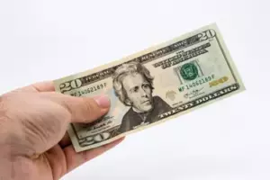 Mój mąż poszedł na ślub przyjaciela na 3 dni i zostawił mnie i moim dzieciom 20 dolarów - upadł na kolana po tym, co zobaczył, kiedy wrócił