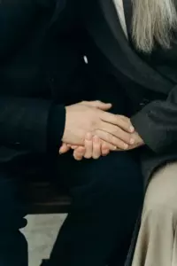 Moja dorosła pasierbica zostawiła śmieci w całym moim domu i traktowała mnie jak pokojówkę - więc dałem jej nauczkę