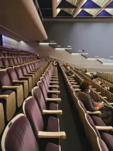 Odwiedziłam zajęcia mojego męża na uniwersytecie - Kiedy zobaczyłam swoją twarz na zjeżdżalni, zaniemówiłam
