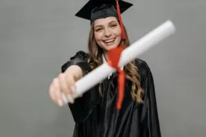 Bezdomna 9-latka i jej mama zwróciły portfel pełen gotówki - i to na zawsze zmieniło ich życie