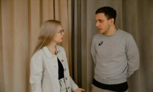 Mój mąż odmówił zawiezienia mnie do domu ze szpitala z naszym noworodkiem, bo dziecko mogłoby „zniszczyć jego samochód” – to, co zrobiła jego babcia potem, odebrało mu mowę.